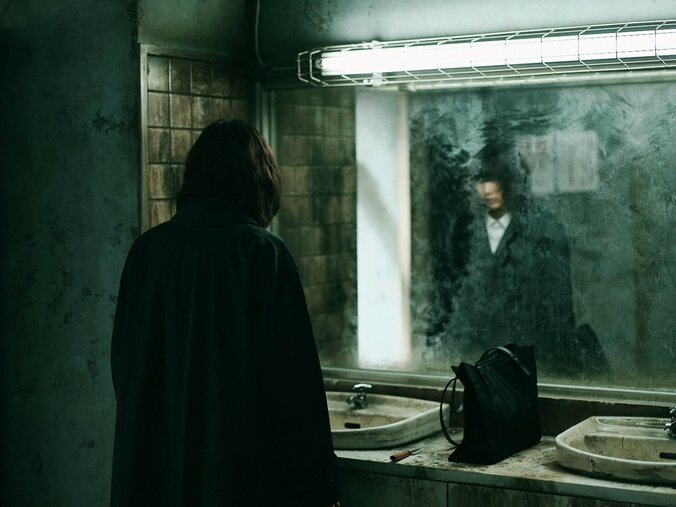 【写真・画像】のん、役の心象風景を表す“汚すぎる公衆トイレ”でドラマ撮影「地獄のようなどん底にいるところからスタート」『MISS KING』冒頭シーンを先行公開　2枚目