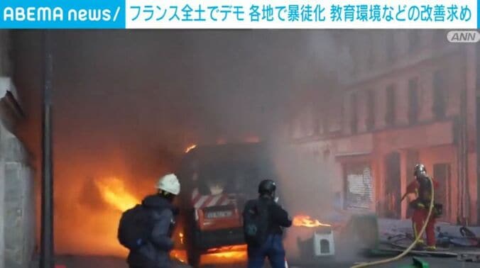 炎上する車