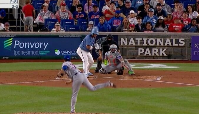 【写真・画像】何が起きた…？ 千賀滉大に“謎のハプニング”「ヤバいw」「ビックリした」 タッチプレーで相手走者が一瞬の“変な動き”「珍プレー行き」　1枚目