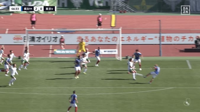 Jリーグで衝撃弾！“逆足ダイレクトボレー”が「ベストゴール候補だ」「美しいにも程がある」横浜FM・遠野大弥のゴラッソに絶賛の嵐 4枚目