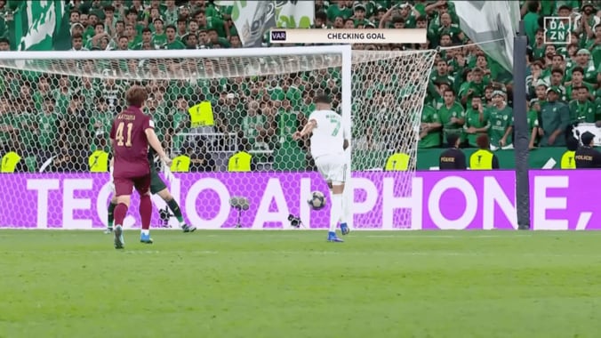 「なんだ今の…」「変態すぎる」元プレミアMVP、神戸戦の“神業トラップ”にファン驚愕！「マフレズうますぎて笑う」【ACLE】 3枚目