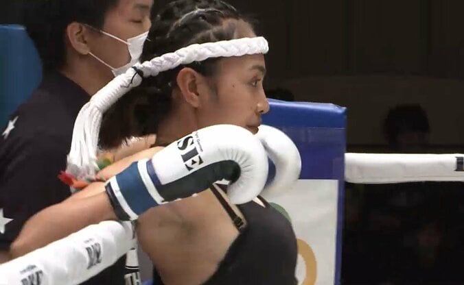 「色っぽ」「かわわ」23歳で通算52勝、タイの“美女刺客”ファイターが登場→衝撃KO負け まさかの結末に「泣いちゃいそう」驚きと心配の声 3枚目