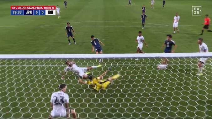 三笘かよ！21歳爆速ドリブラーの“圧巻突破”が話題沸騰「マジ三笘2世」「ゴリゴリ行くやん」驚愕スピード＆超絶緩急で縦突破→ゴール演出の瞬間 3枚目