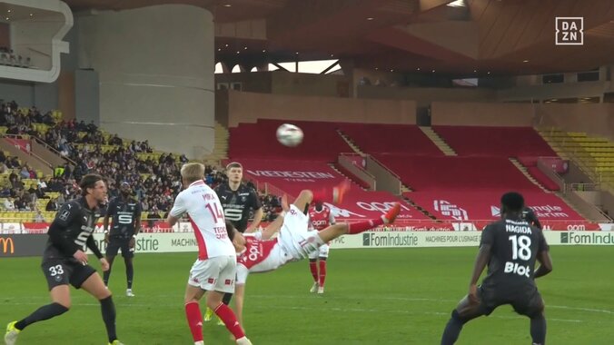 【映像】背面跳び横捻りバイシクルシュート