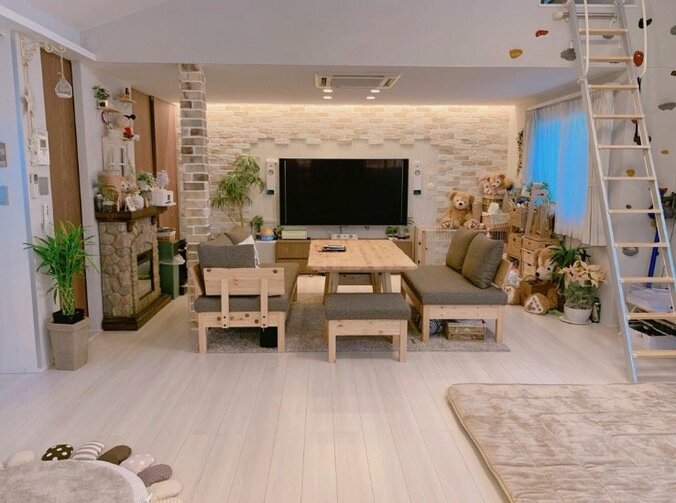 辻希美、育児しやすい家具配置に模様替え　広々自宅リビングを公開 2枚目