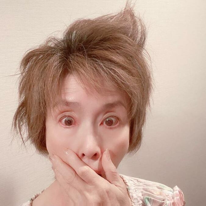  小柳ルミ子、ソファで寝てしまった後の自身の姿を公開「爆笑」「凄すぎ」の声  1枚目