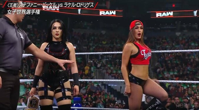 試合前はステファニーの試合相手を挑発したニッキー（写真右）だったが