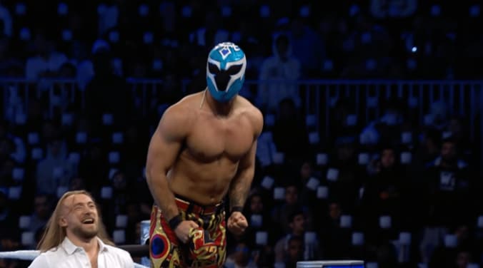 おなじみの青マスク奪還で歓喜の雄叫び