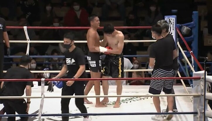 “元暴走族vs東大卒官僚”は悶絶KO決着！ リングでしか交わらない２人が魅せた壮絶な打撃戦