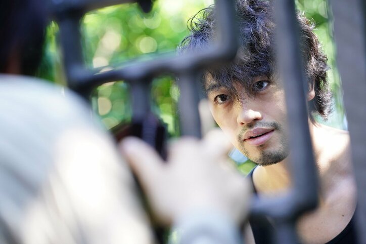 「人に会わない、お酒も飲まない」岩田剛典、ストイックな役作りで挑んだ本格サスペンス『去年の冬、きみと別れ』