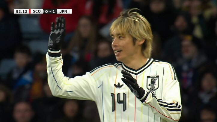 見事な決勝点を挙げた伊東純也