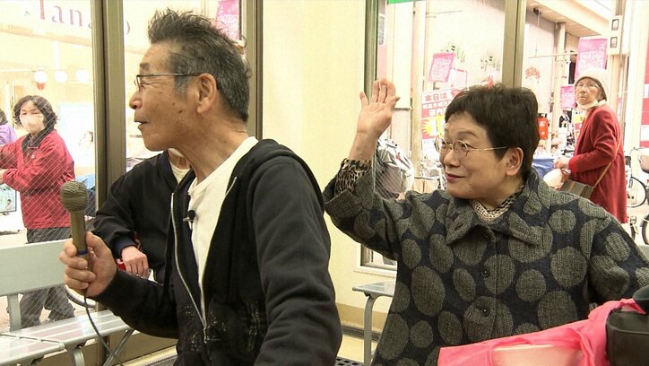 【写真・画像】“関⻄のおばちゃんは褒められると叩く”を街頭調査 間寛平探偵が“叩かれやすいシチュエーション”を発見？　1枚目