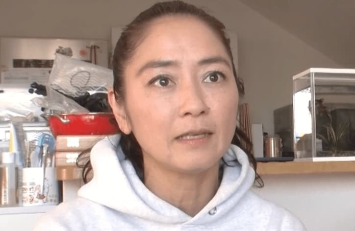 【写真・画像】「死が見えた」2人の養子を迎えた元アイドル、5歳長男が原因不明の強迫症で体重15kgに　1枚目