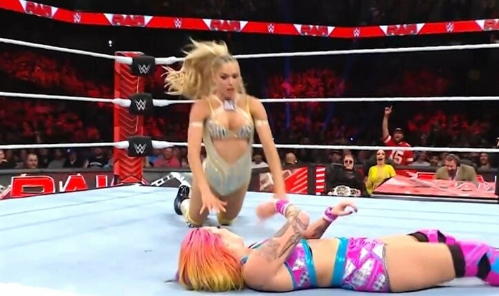 美女レスラー、悩殺ダンスから笑撃の“珍”技！ 驚きのギャップに「なんだこの動き」「むほほw」ツッコミ続々