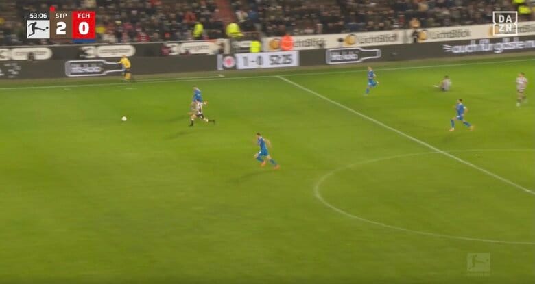 スタジアム騒然！藤田譲瑠チマ、自陣から一撃必殺“超ロングスルーパス”「素晴らしい」「最高のラストパス」追加点を呼び込む“神アシスト”