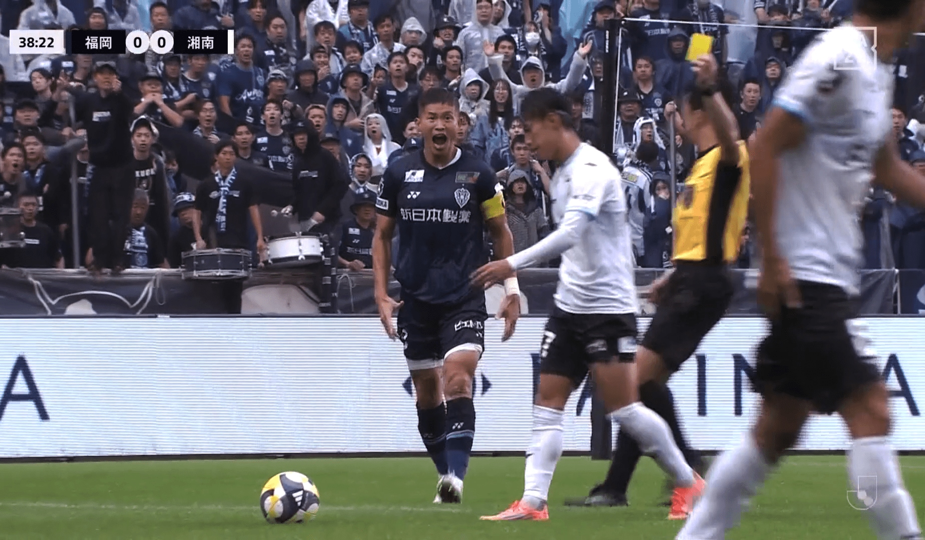 【写真・画像】「神がかってる」大迫勇也の“半端ないトラップ”が話題！「役者が違う」「サコの真骨頂」決定機を作りPK誘発　1枚目