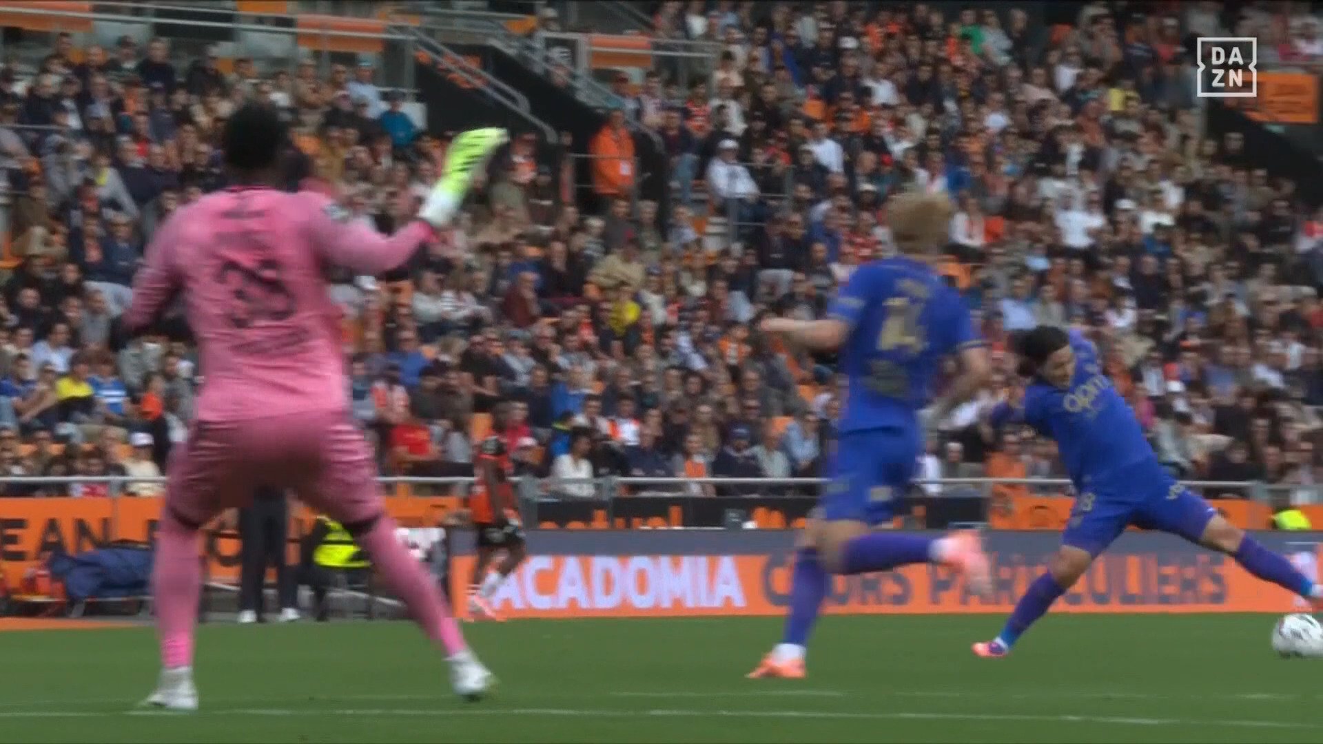 【映像】パスカット→ループシュートを放った瞬間