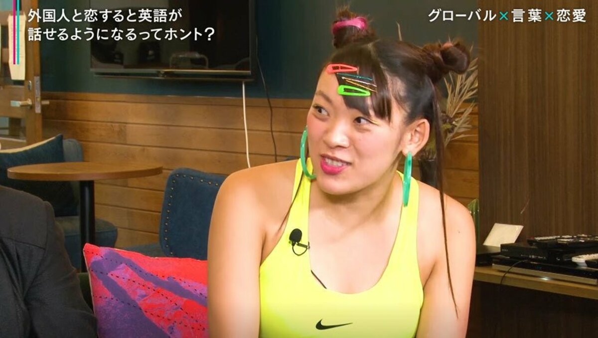 ブレスレット ショッキング ピンク フワちゃんっぽい