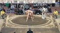 まわしが緩みに緩み過ぎて……大相撲で衝撃光景「胸の上まできてる」「どうなるの？」