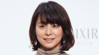 石田ゆり子「体調が乱れて…」約1カ月半ぶりのSNS更新で長く伸びた髪の毛公開