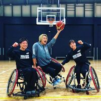 「ゴールが高くて高くて遠くて」香取慎吾、車いすバスケを体験