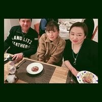 仲里依紗、両親の結婚記念日を祝福「私の一番の理想の夫婦でいてね」