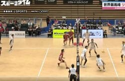 なんだこれは…！？ 精密レシーブ職人・外崎航平、相手が一歩も動けない“まさかの珍プレー”！ 強烈ボールが胸元直撃→予測不能な“驚愕の返球”