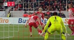 堂安律が絶望した…史上最高レベルの“ドリブル突破” 「メッシを超えた…」「神すぎる」バイエルンの神童が3人を無効化する変態ドリブル→スーパーゴールを炸裂した瞬間