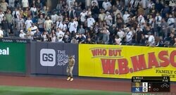 「これは怒るw」ヤンキースファンを煽った？ 打者もイライラ…「ヤバいw」「鬼メンタル」天才タティスJr.の“ふざけた動き”が話題に