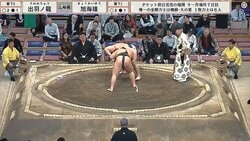 まわしが緩みに緩み過ぎて……大相撲で衝撃光景「胸の上まできてる」「どうなるの？」