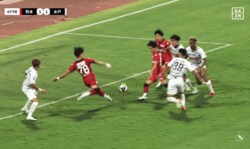 「キャプ翼やないかい！」右足と左足を“同時に振り抜いた”強烈ゴールにSNS騒然！「ツインシュート？笑」熊本FW２人の明暗が分かれた瞬間