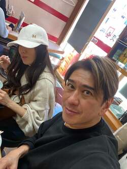 川崎麻世、妻と“気になっていた町中華”を満喫「花音は8年程前に何度か来ていた」