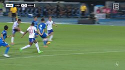 ヤバすぎだろ...ワールドクラスの逆足ゴラッソにスタジアム騒然！欧州帰りの点取り屋がみせた20m級スーパーミドルがとんでもない「何度見ても凄い」