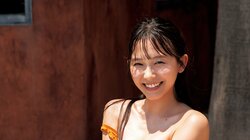 志田音々、王道グラビアで魅せる“最高峰プロポーション” 『週刊ヤングジャンプ』初表紙