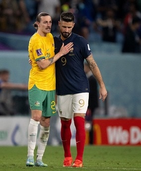 ジルーが引き起こしたW杯でのユニフォーム交換問題に終止符　渦中のオーストラリア代表FWが真相を語る