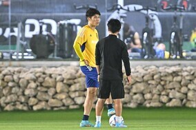 「うわ、すげえ～」練習取材の内田篤人は、何に驚いた？ 視線の先には別メニュー調整の冨安健洋の姿【W杯コラム】