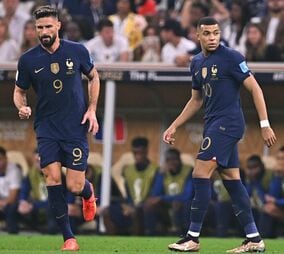 「異常事態だ」「Ｗ杯の決勝だぞ、目を覚ませ」フランス代表、まさかの前半２失点に母国ファン嘆き！