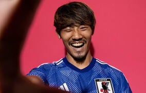 「めちゃお似合い」「奥さん美人でスタイル良い」守田英正、妻・藤阪れいなさんと結婚3周年…ドレス姿にファン反応「これからもお幸せに！！」