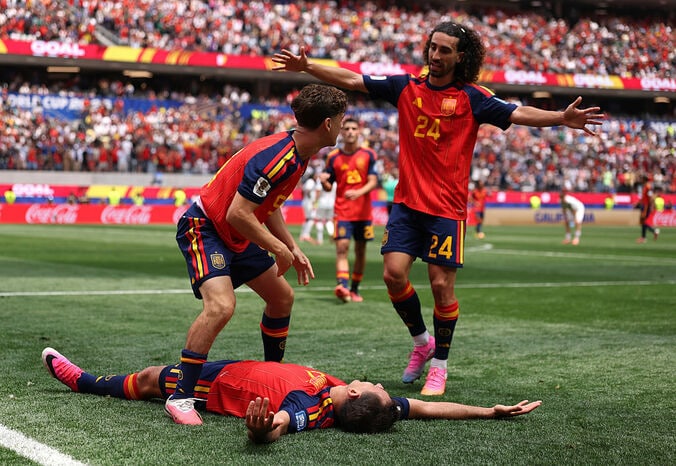 【写真・画像】【W杯】スペイン快勝の裏で…“幻の先制弾”に議論百出 ククレジャは不服、判定に「何かあったようには見えない」解説も疑問の声　1枚目