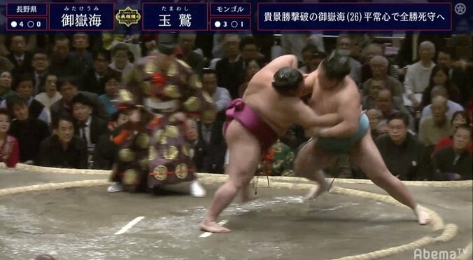 御嶽海、危なげなく5連勝　14勝2敗と相性の良い玉鷲を押し出しで下す 1枚目