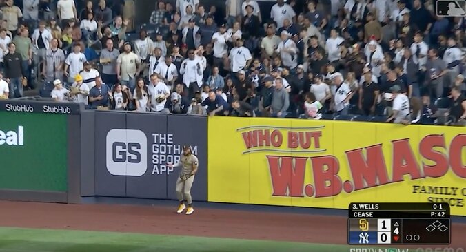 【写真・画像】何が起きた？ 大谷翔平がビックリ… “まさかの展開”「そらビビるw」「これは面白い」相手捕手に囁かれる→ベンチに一瞬見せた表情が話題に　1枚目