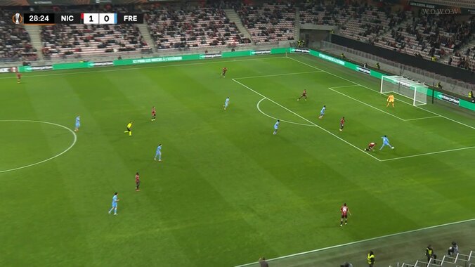 ファン歓喜！24歳日本代表MFがELで初アシスト「結果残した」鬼プレス→的確過ぎるラストパスで同点ゴールをお膳立て 4枚目