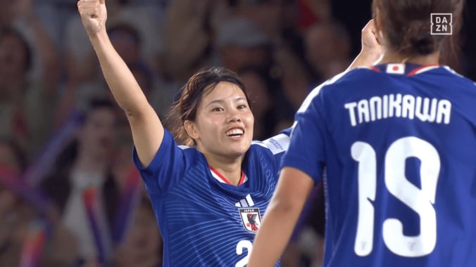 ゴールを喜ぶ松窪真心だったが…