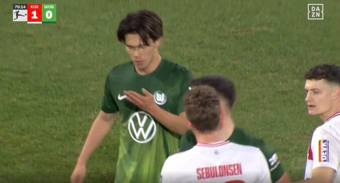 「ファイターすぎる」塩貝健人、相手を挑発！ 強烈タックルで吹っ飛ばす→“立てよ”ジェスチャー「メンタル強いな」「オラオラ感たまらん」 2枚目