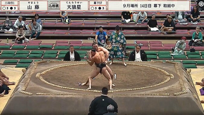 【写真・画像】極細マッチョ力士、土俵際ギリギリに追い込まれてから“嘘みたいな”大逆転劇「そこから勝つのかよ！」衝撃取組に館内沸騰　1枚目