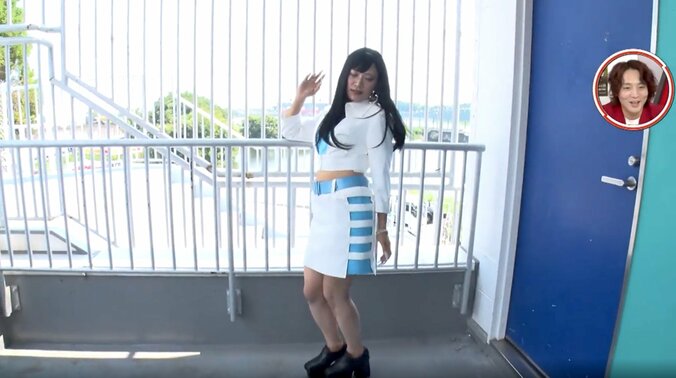 サーキット潜入！ ぱーてぃーちゃん信子のレースクイーン姿が話題 「すごく綺麗なお姉さんって感じ」相方も絶賛 4枚目