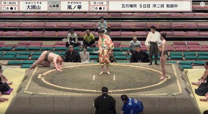 勝ったのに力士が苦悶…行司も思わず二度見「えっ?」「大丈夫なの」 “思わぬハプニング”にファンざわつく 4枚目