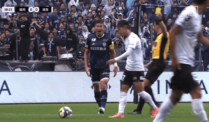 【写真・画像】「神がかってる」大迫勇也の“半端ないトラップ”が話題！「役者が違う」「サコの真骨頂」決定機を作りPK誘発　1枚目