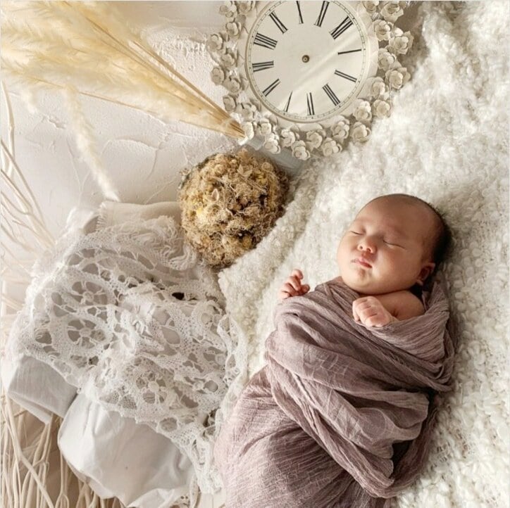みかん、娘の“ニューボーンフォト”撮影「新生児ならではのショットをチョイス」