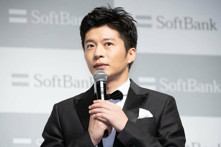 田中圭&“お父さん”の可愛らしいキスに、報道陣ほっこり